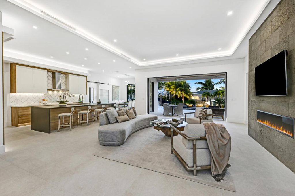 Coconut Palm Estate-Brand New Custom Build — image 9